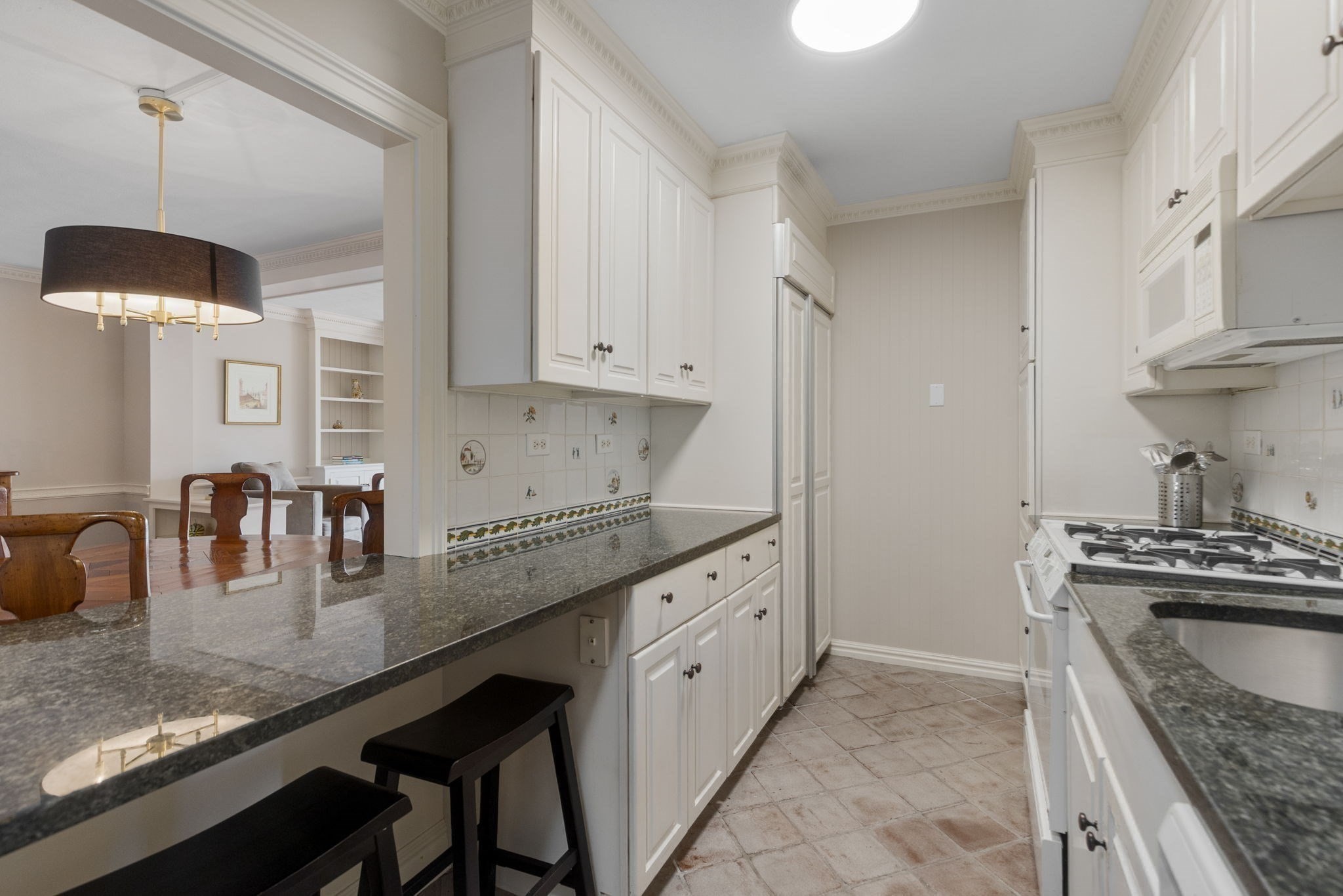 6 Whittier Pl Property Photo 4