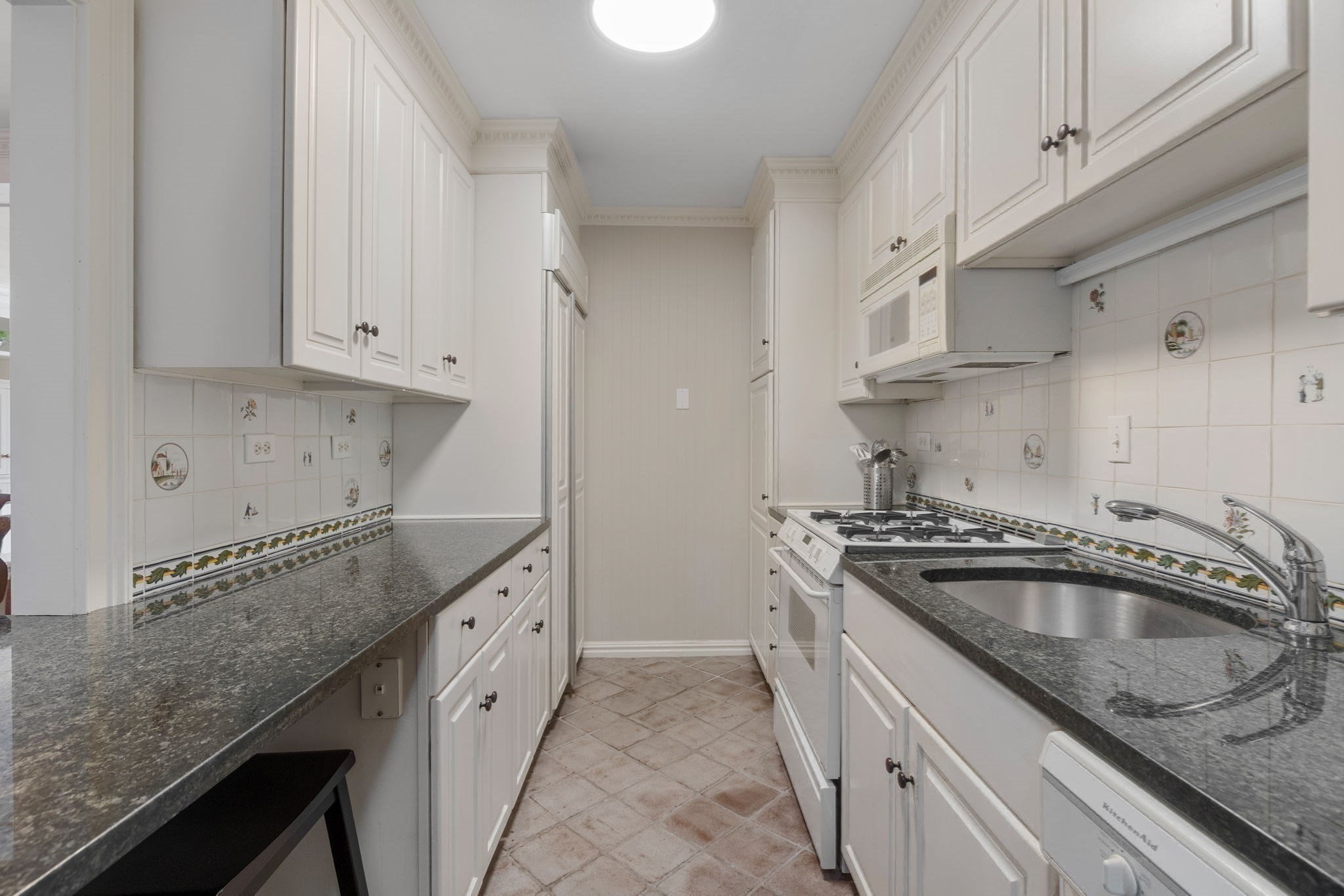 6 Whittier Pl Property Photo 16