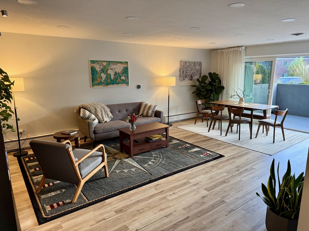 1206 Greendale Ave # 201 Property Photo 1