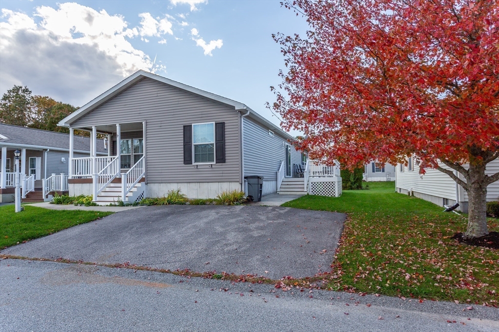 37 Bluejay Street Property Photo 2