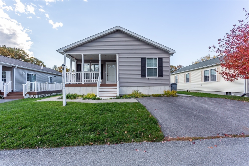 37 Bluejay Street Property Photo 3