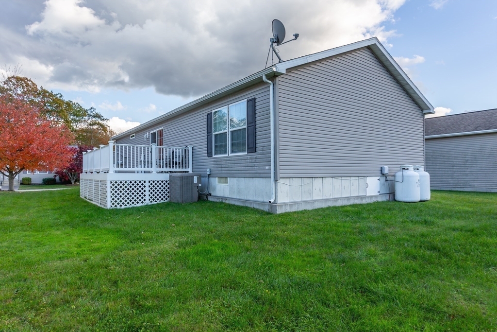 37 Bluejay Street Property Photo 4