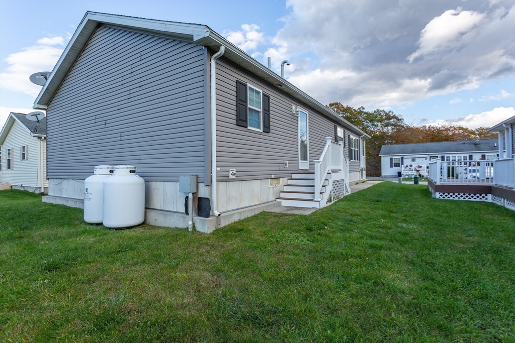 37 Bluejay Street Property Photo 5