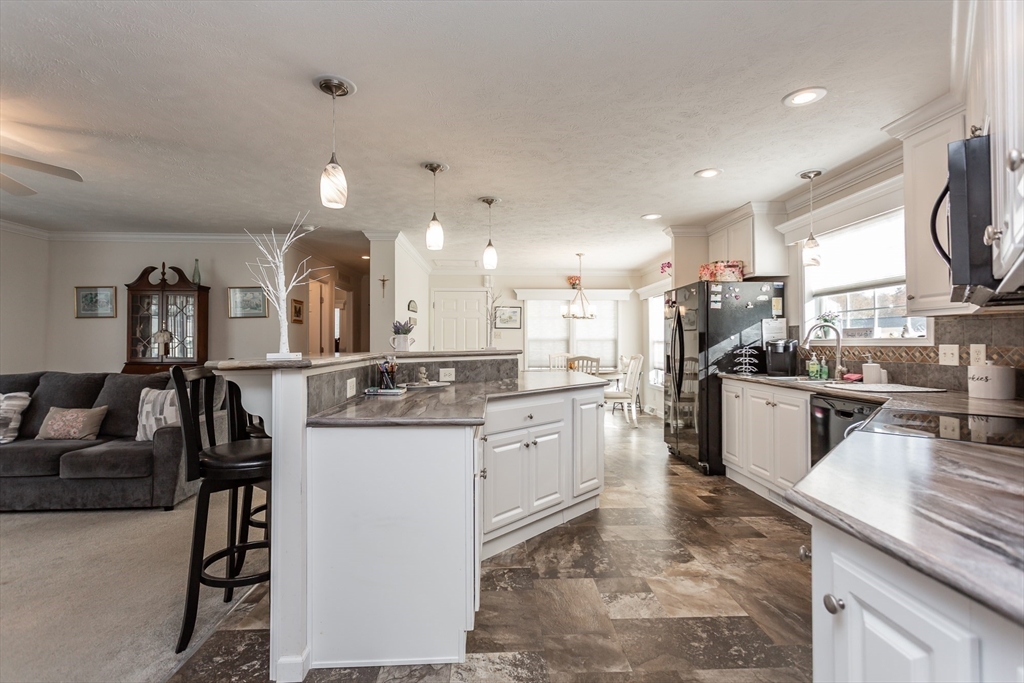 37 Bluejay Street Property Photo 7