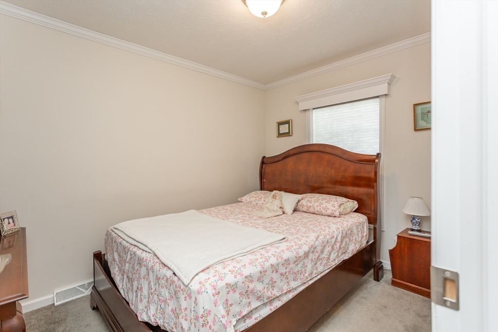 37 Bluejay Street Property Photo 17