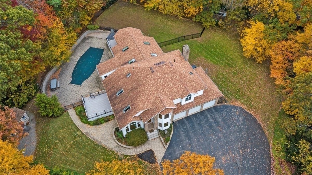 90 Lynnwood Ln Property Photo 1