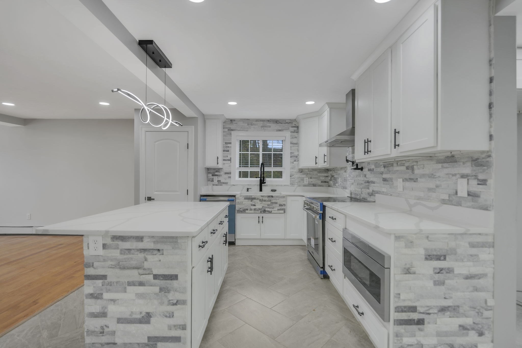 128 Old Bedford Rd Property Photo 12