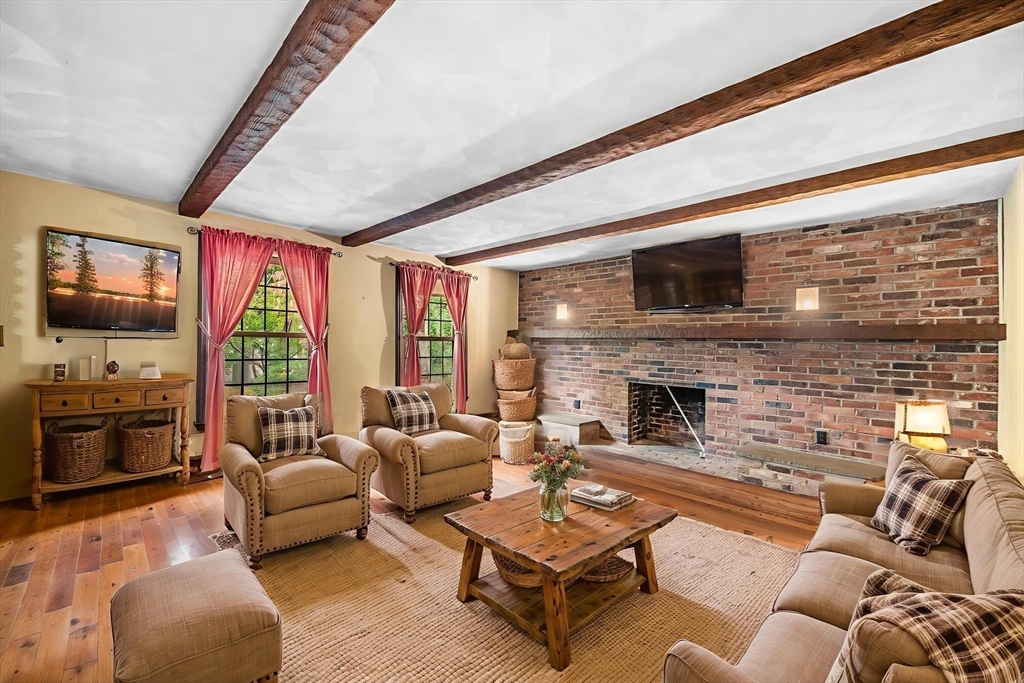 60 Pond St Property Photo 1