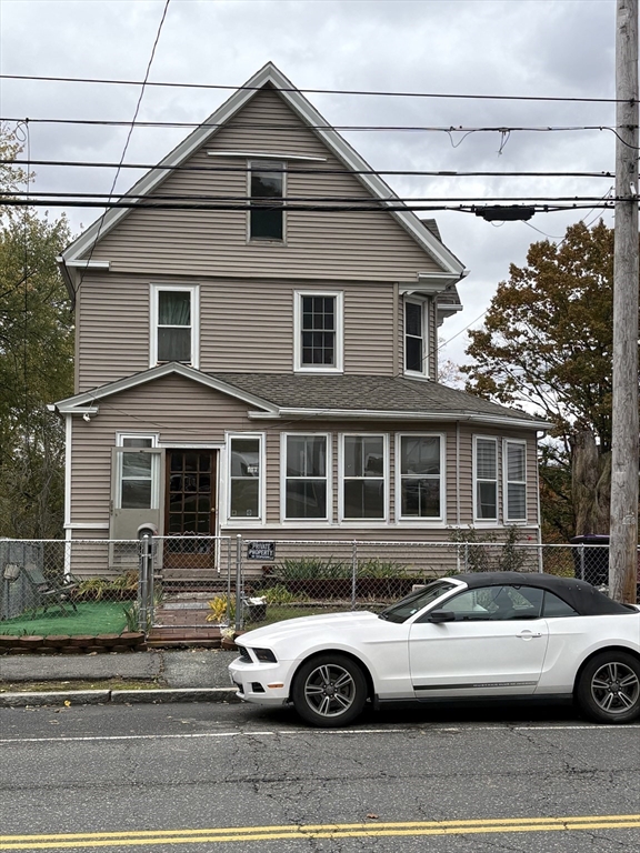 958 Main St Property Photo 2