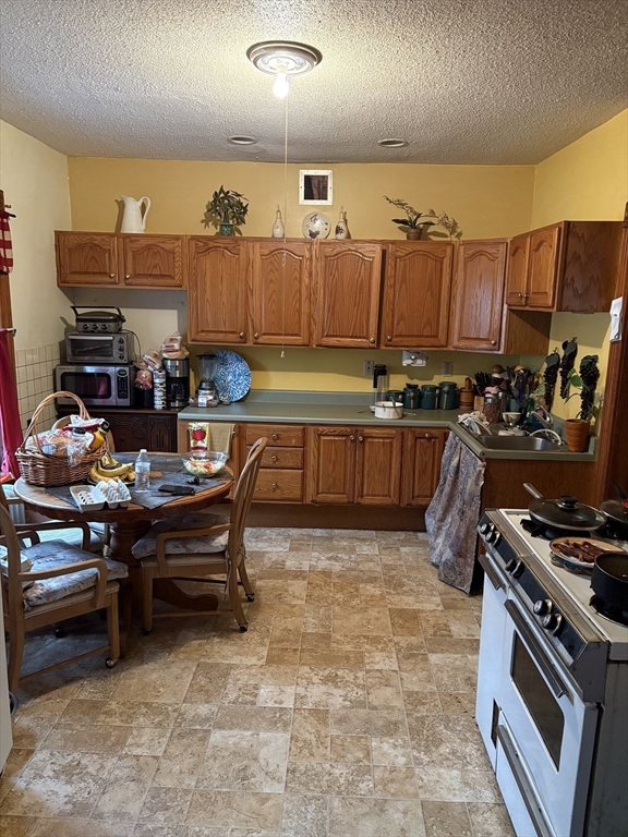 958 Main St Property Photo 5
