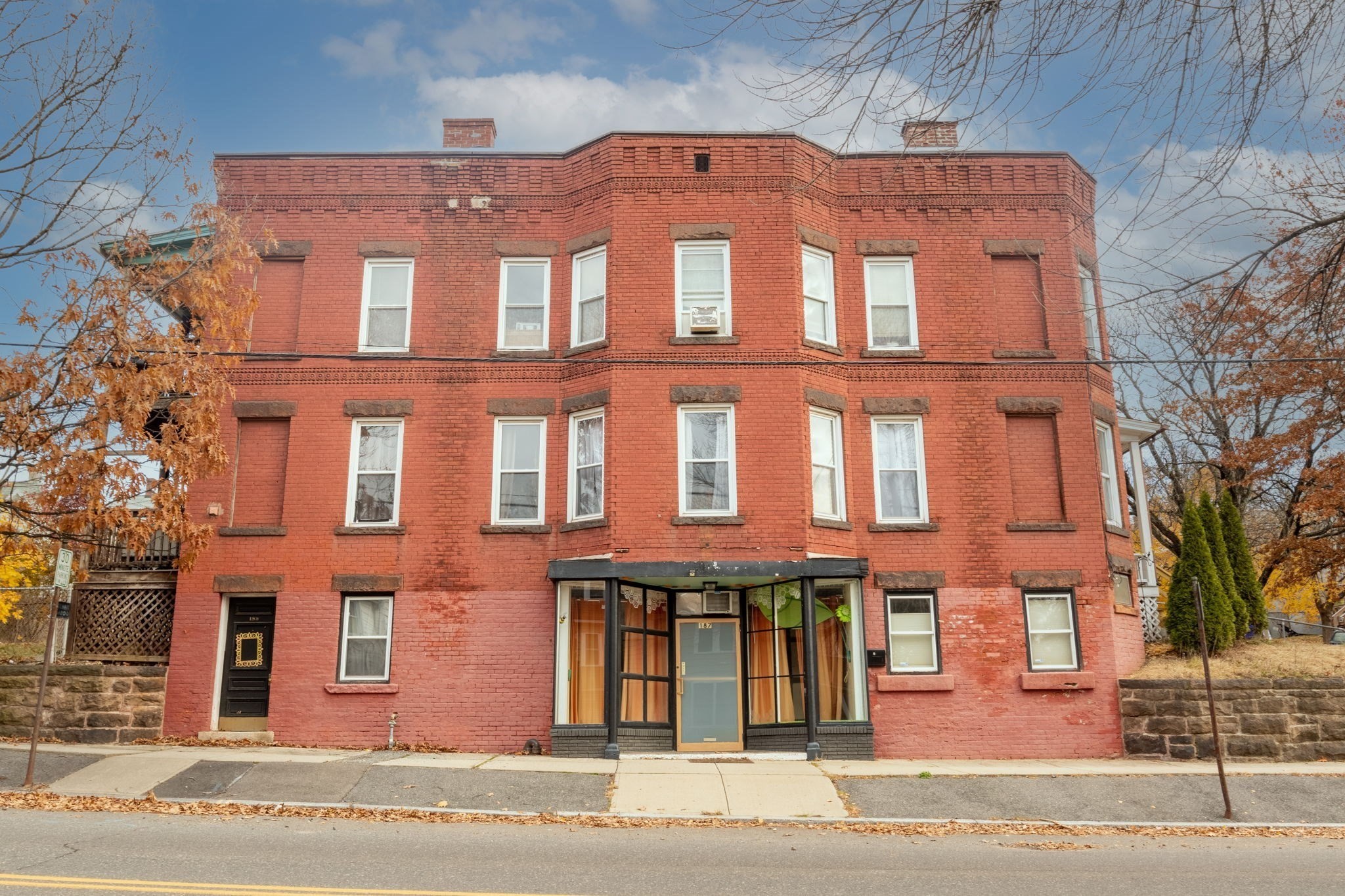 301-303 Linden St Property Photo 1