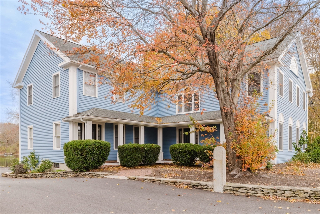 581 Washington Street # 1 Property Photo 1