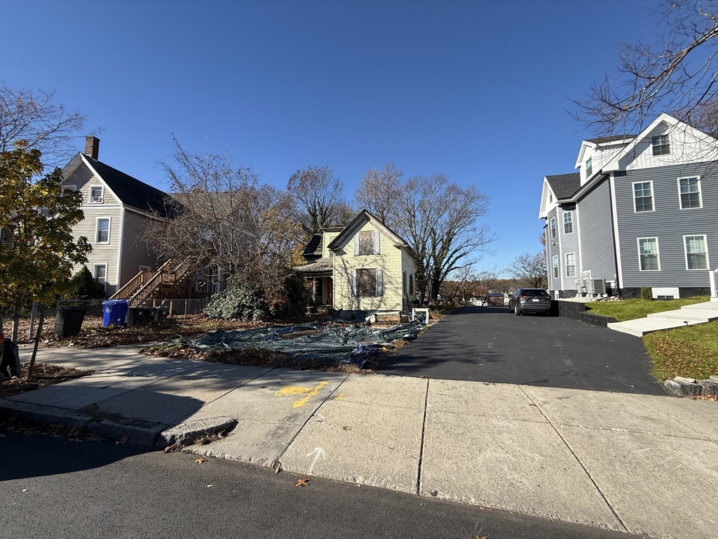 1139 Hyde Park Ave Property Photo 5