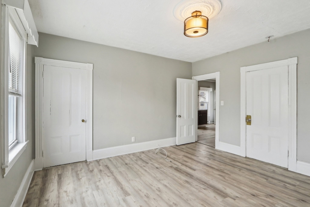 70 Pine Street Property Photo 4