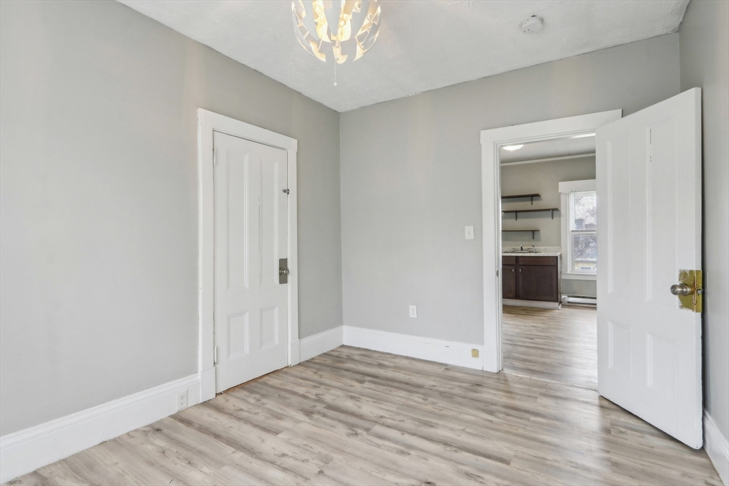 70 Pine Street Property Photo 8