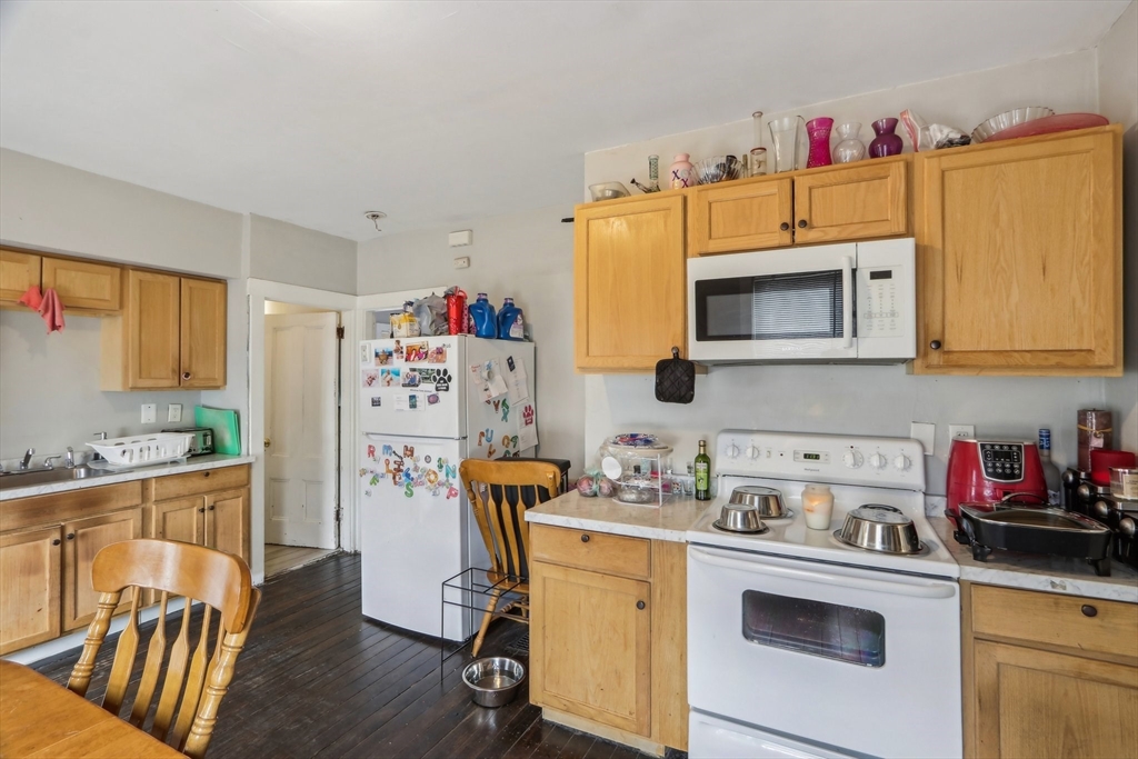 70 Pine Street Property Photo 10