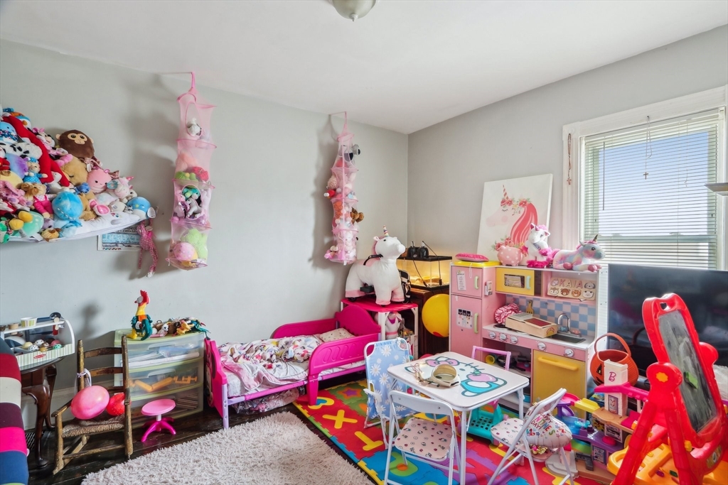70 Pine Street Property Photo 12