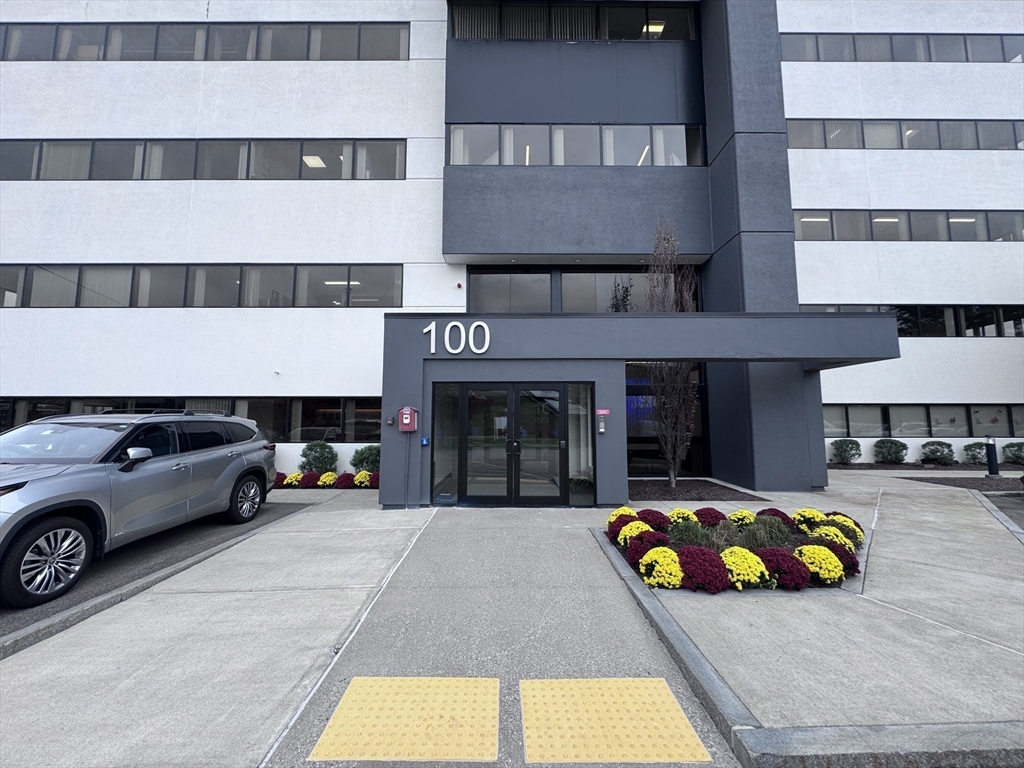 100 Pennsylvania Ave Property Photo 1