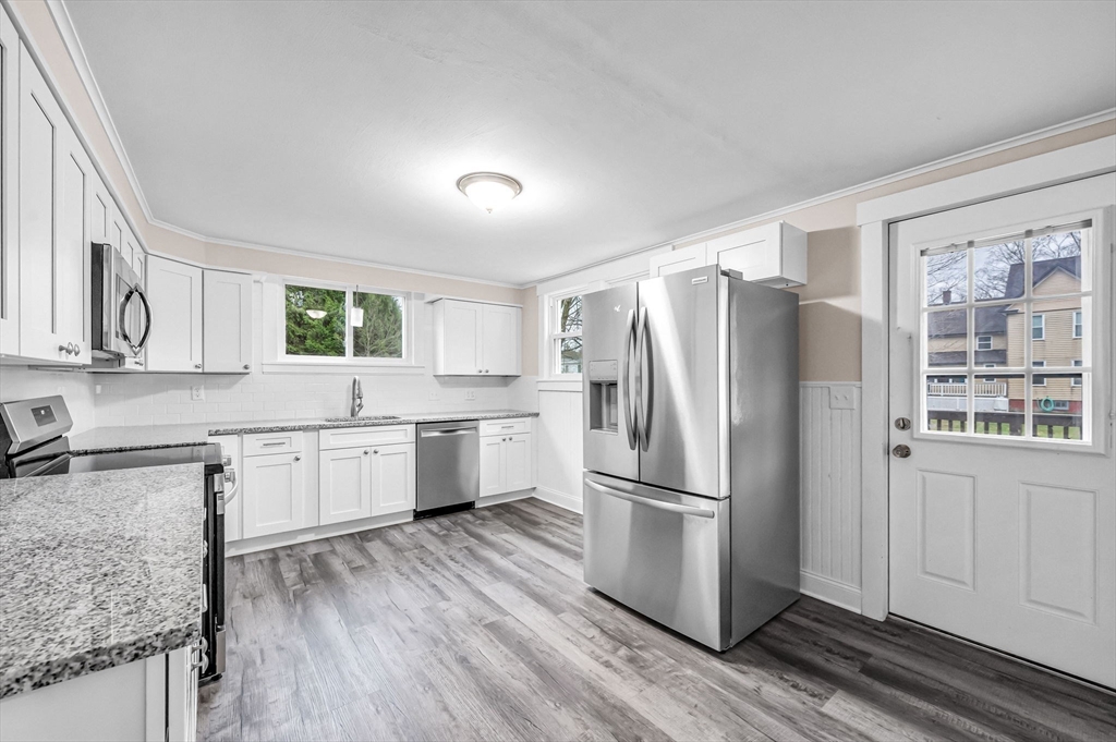 295 S Main St Property Photo 1