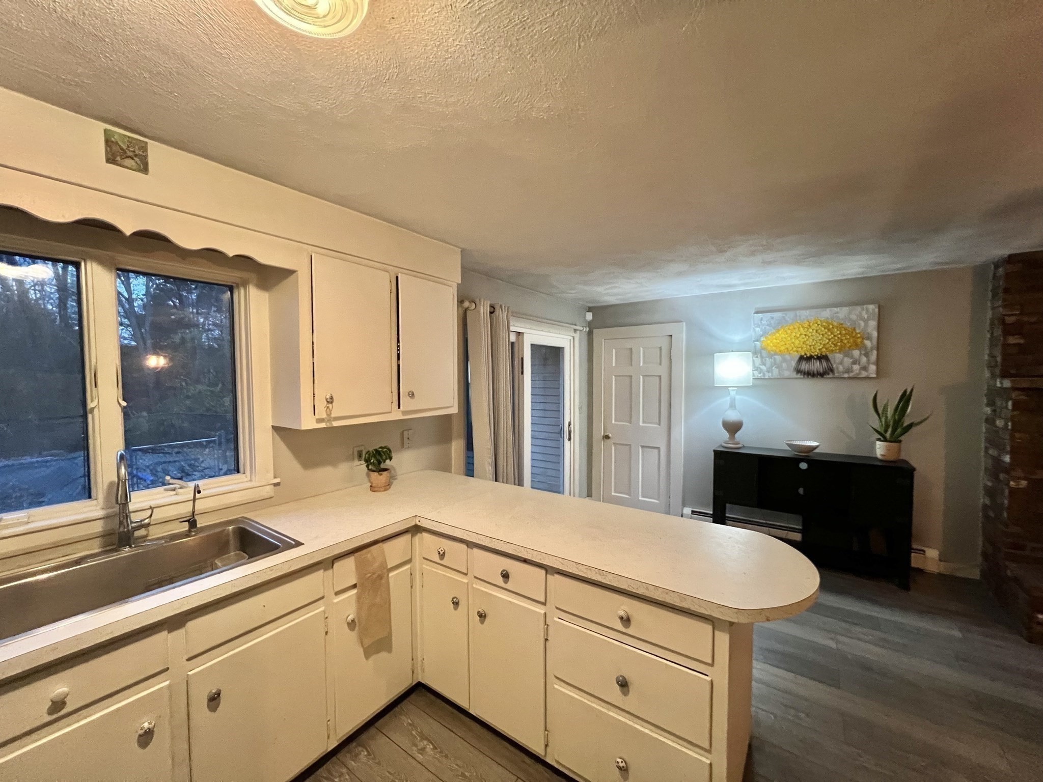 601 Newburyport Turnpike Property Photo 11
