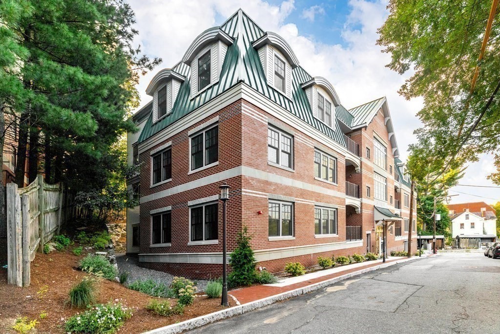 36 Elmwood Ave # 2 Property Photo 1