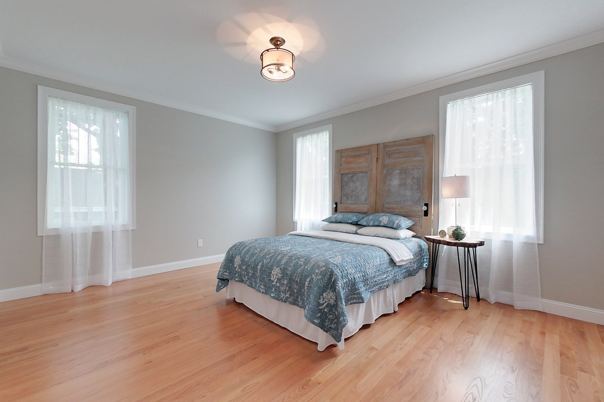 10 Pleasant St Property Photo 14
