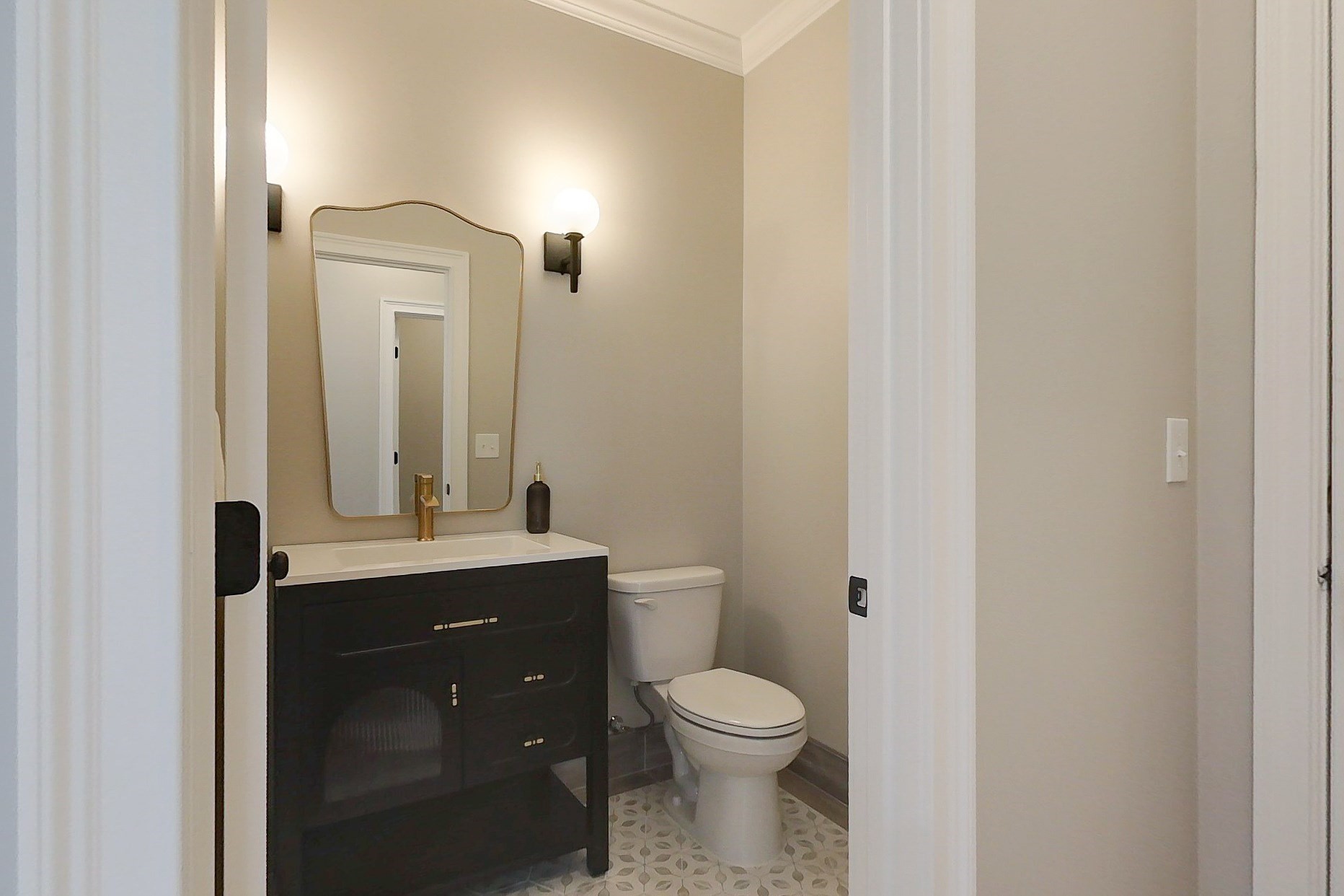 10 Pleasant St Property Photo 23