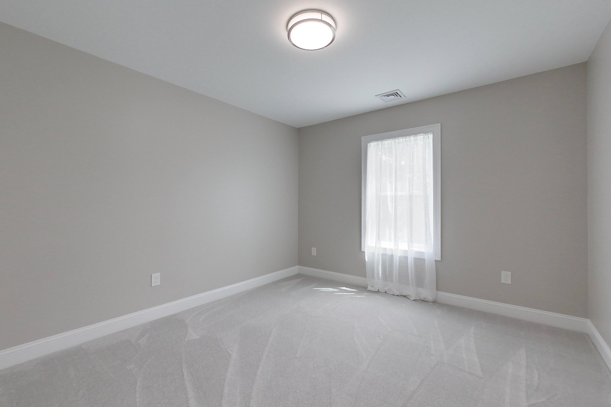 10 Pleasant St Property Photo 29