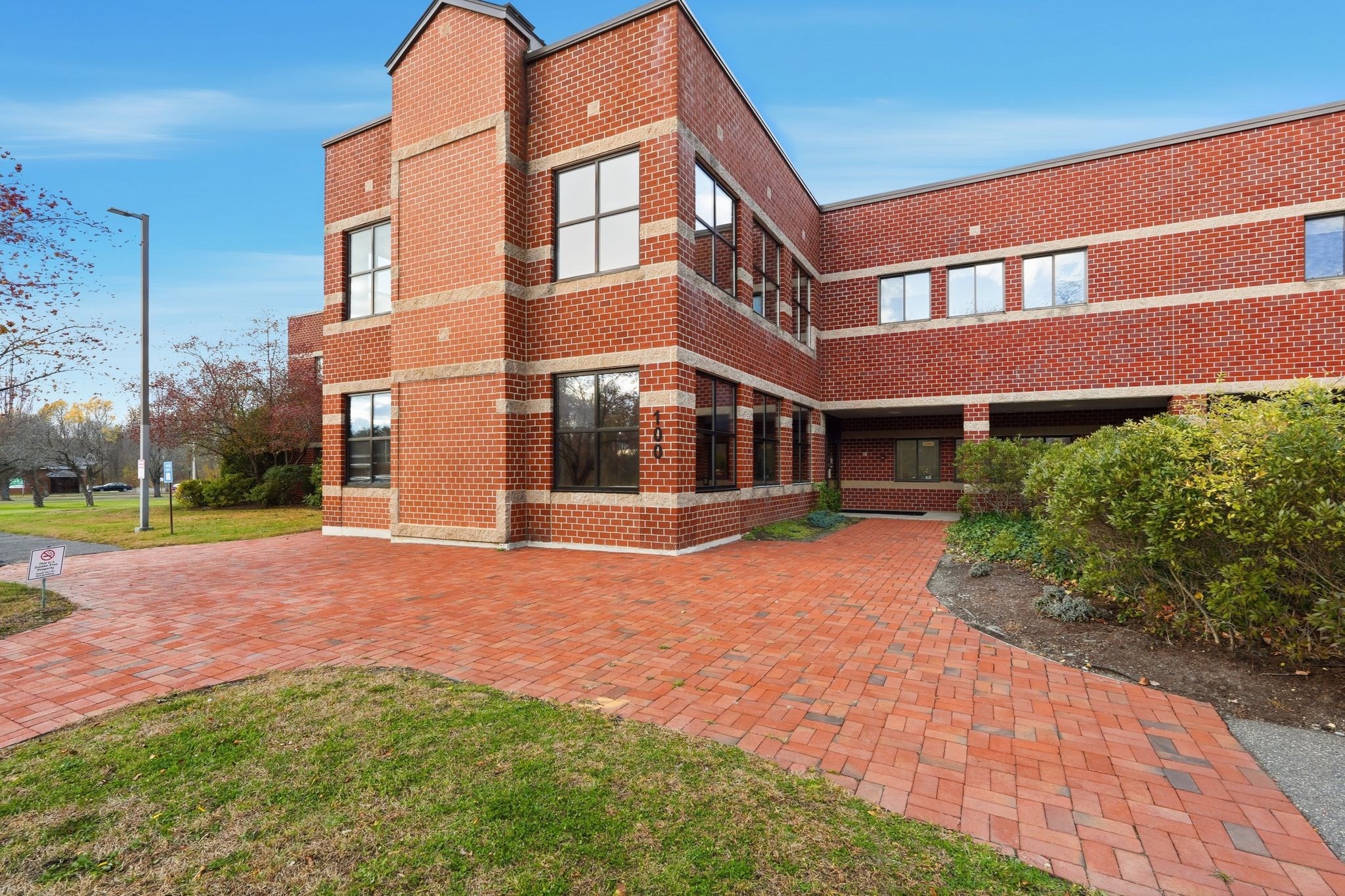 100 University Dr Property Photo 1