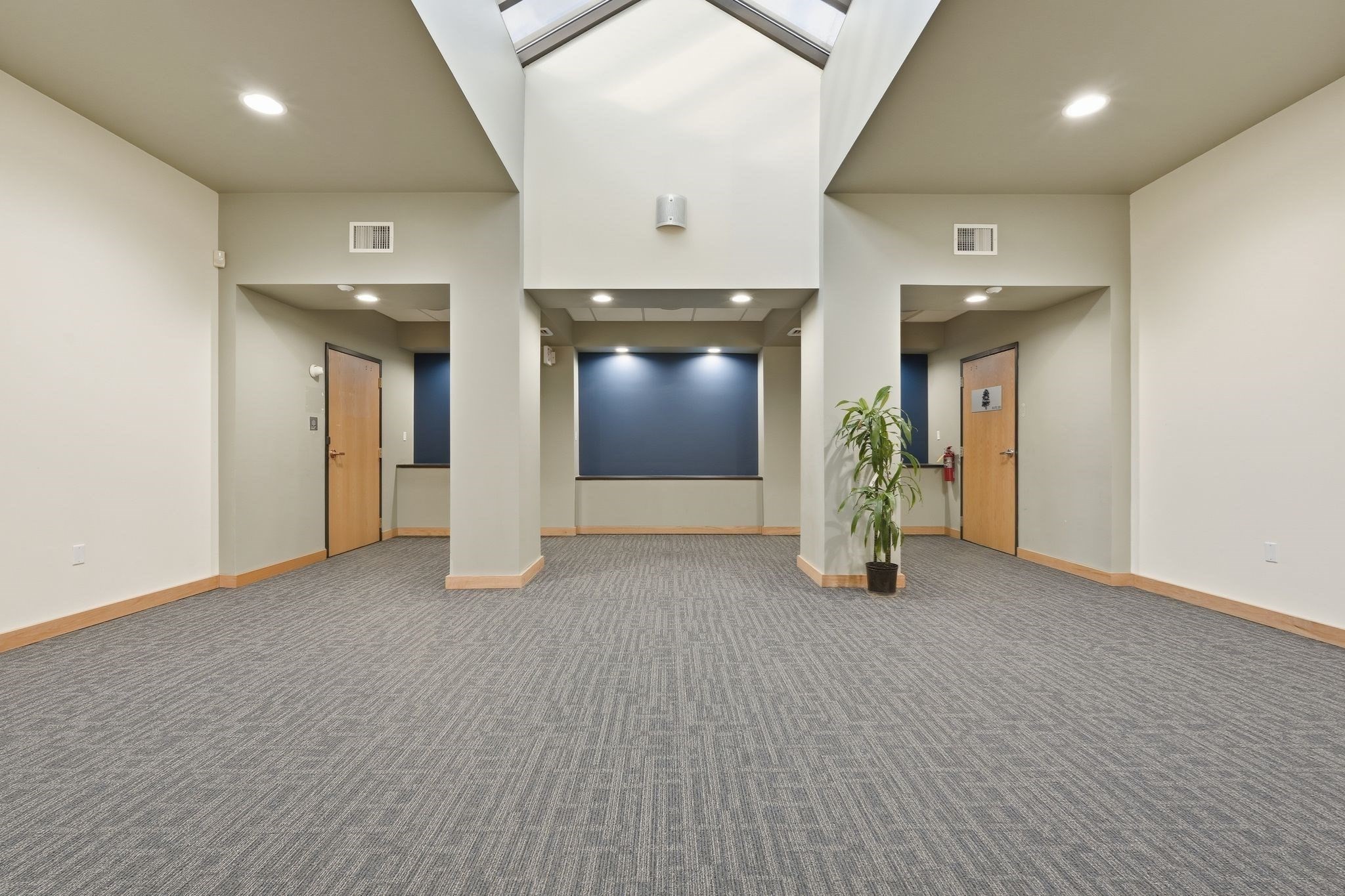 100 University Dr Property Photo 4