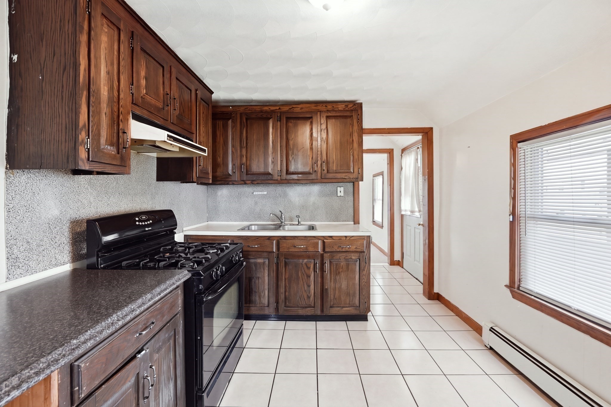 295 Main Property Photo 4