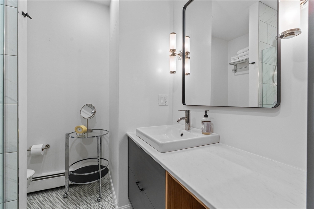 402 E 7th St # 2 Property Photo 7
