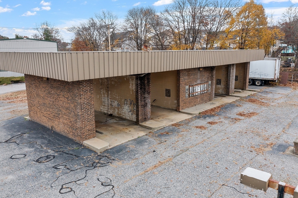 679 Linwood Ave Property Photo 15