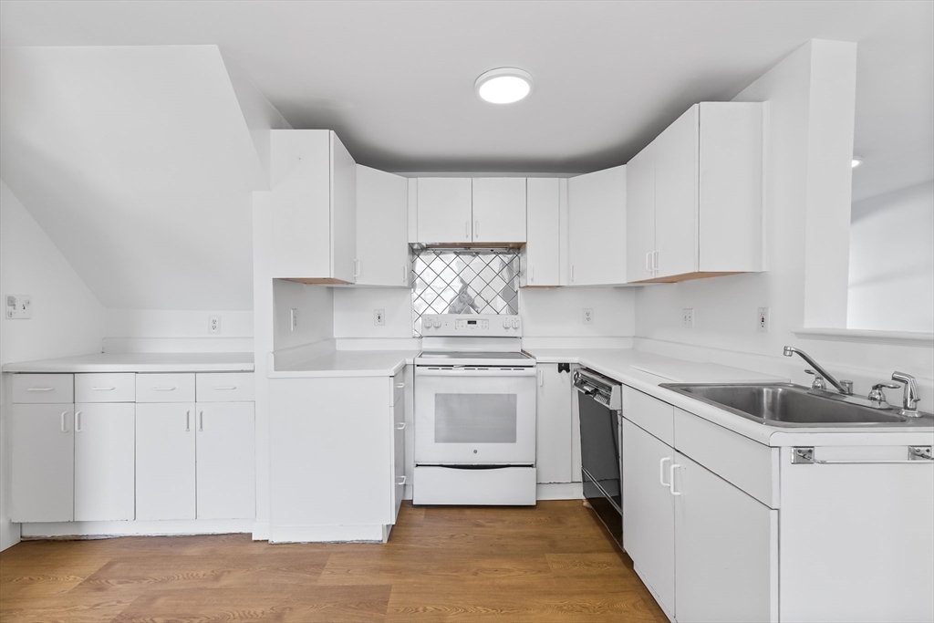 114 Haverhill St Property Photo 12