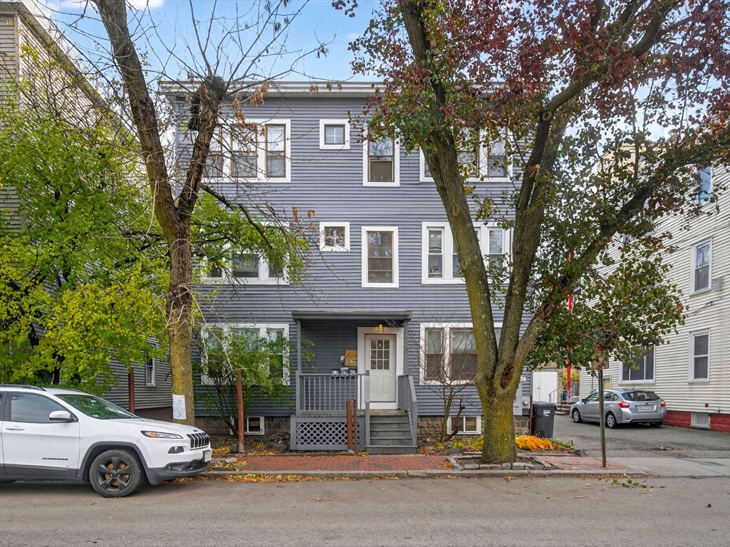 114 Elm St Property Photo 1