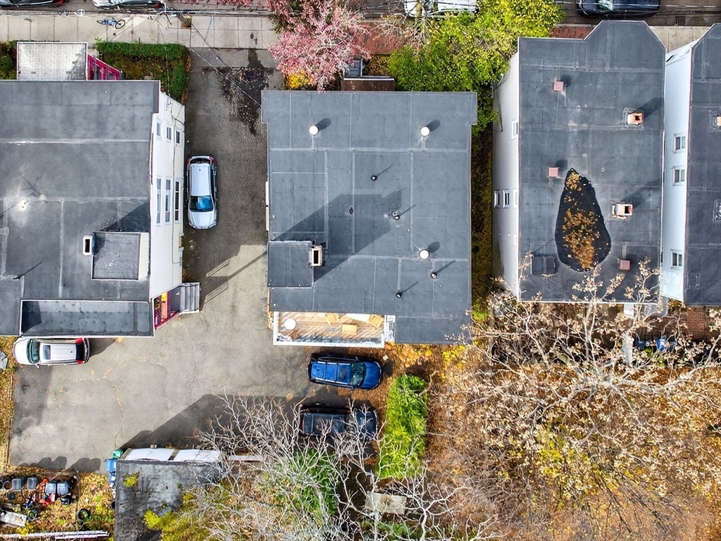 114 Elm St Property Photo 4