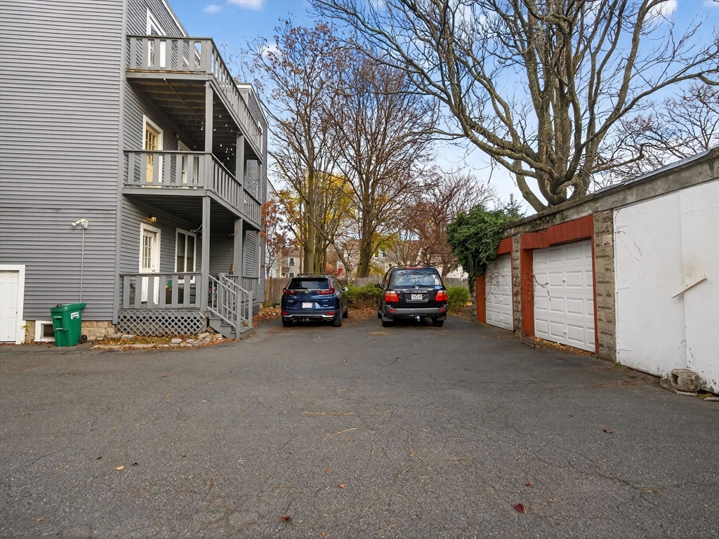 114 Elm St Property Photo 6