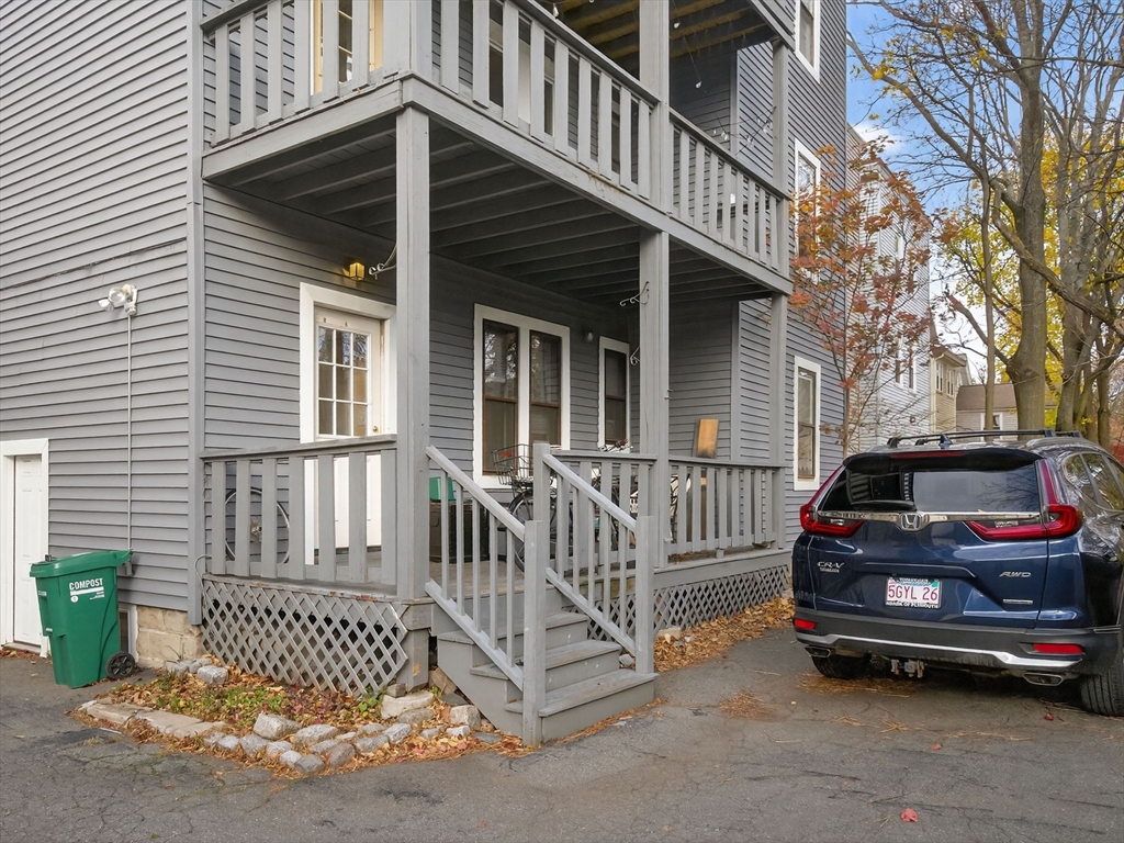 114 Elm St Property Photo 7