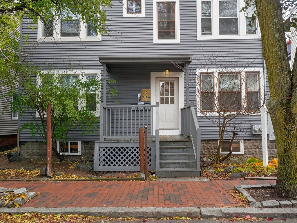 114 Elm St Property Photo 9