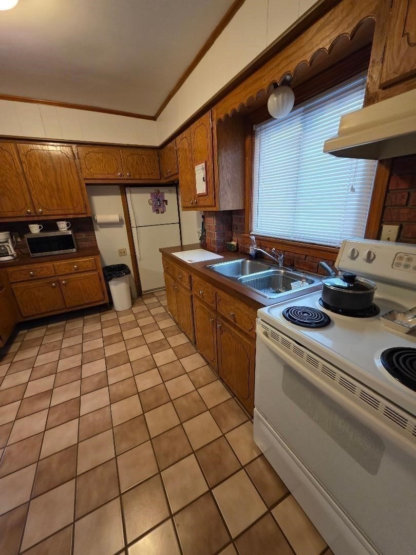 478 Tucker Property Photo 5