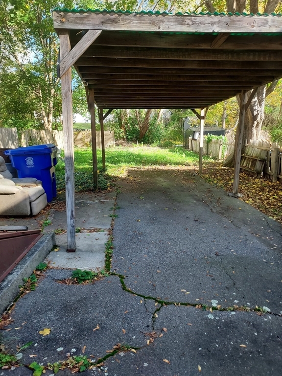6 Southeast St Property Photo 4