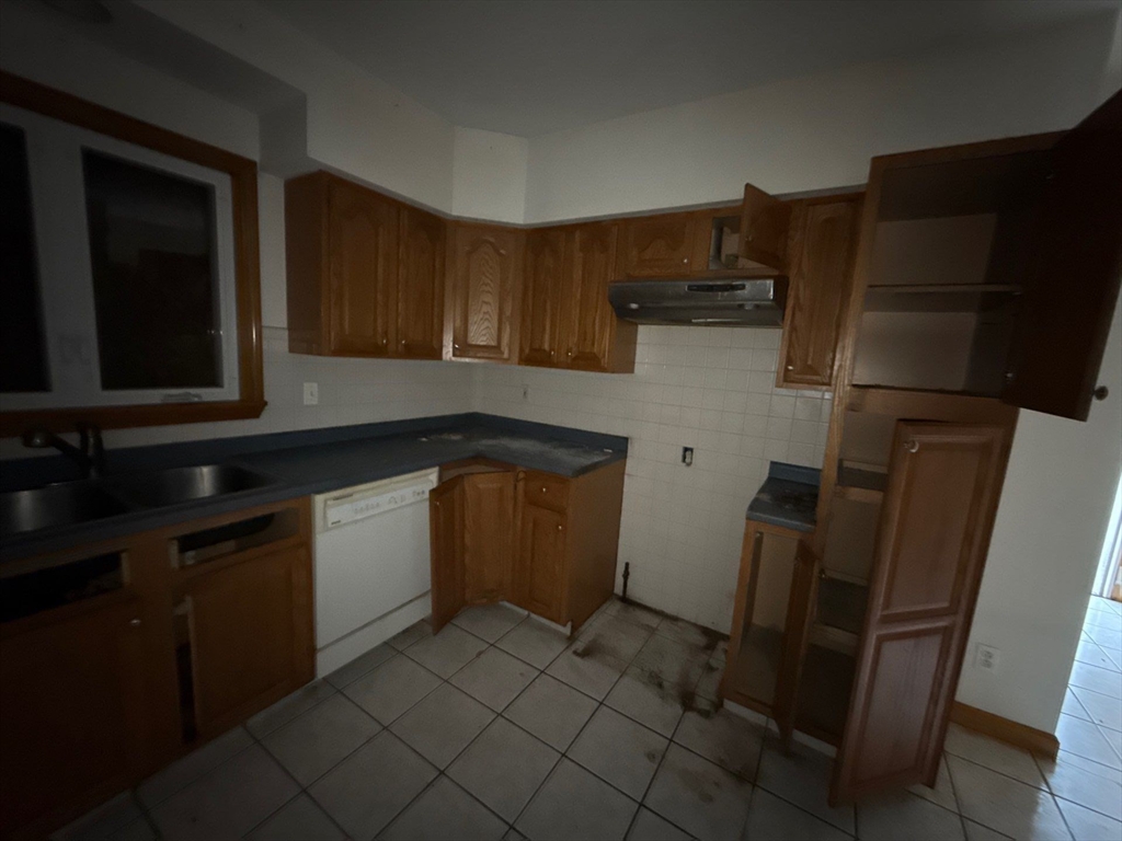139 Babcock St Property Photo 2