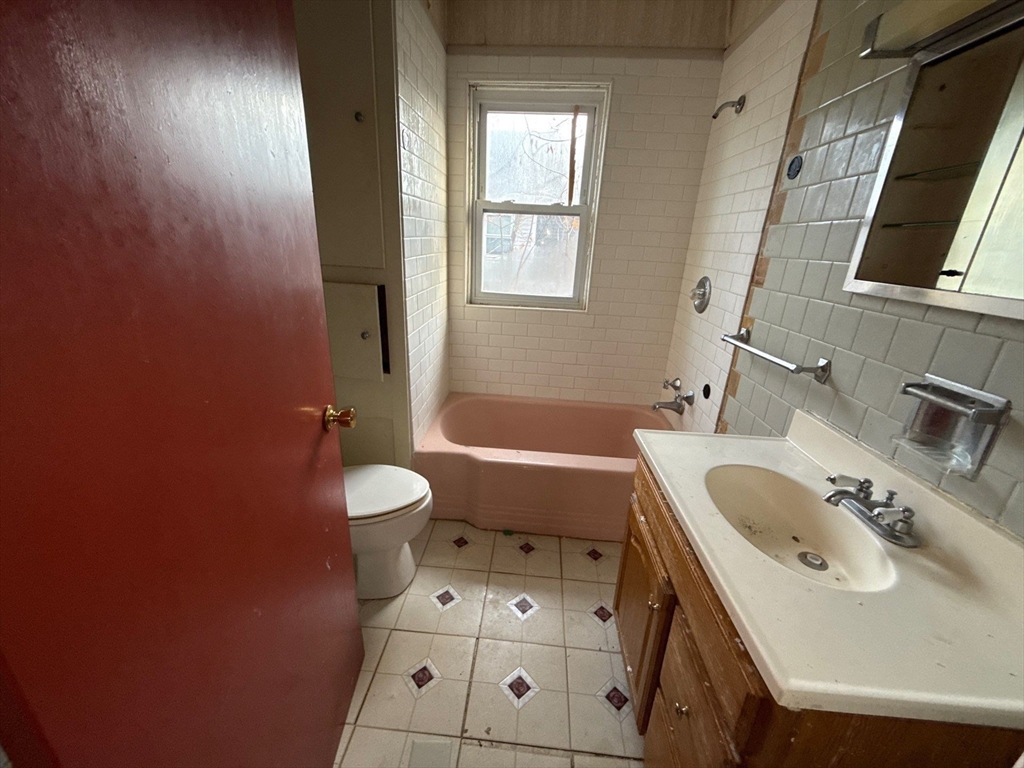 139 Babcock St Property Photo 3
