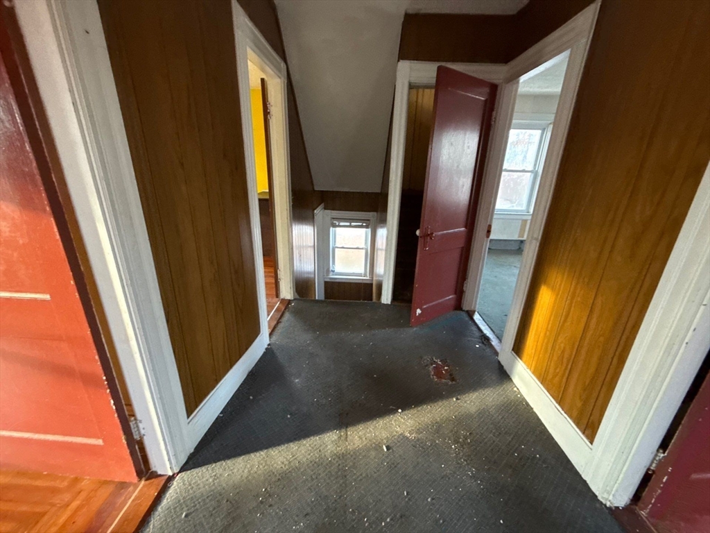 139 Babcock St Property Photo 4
