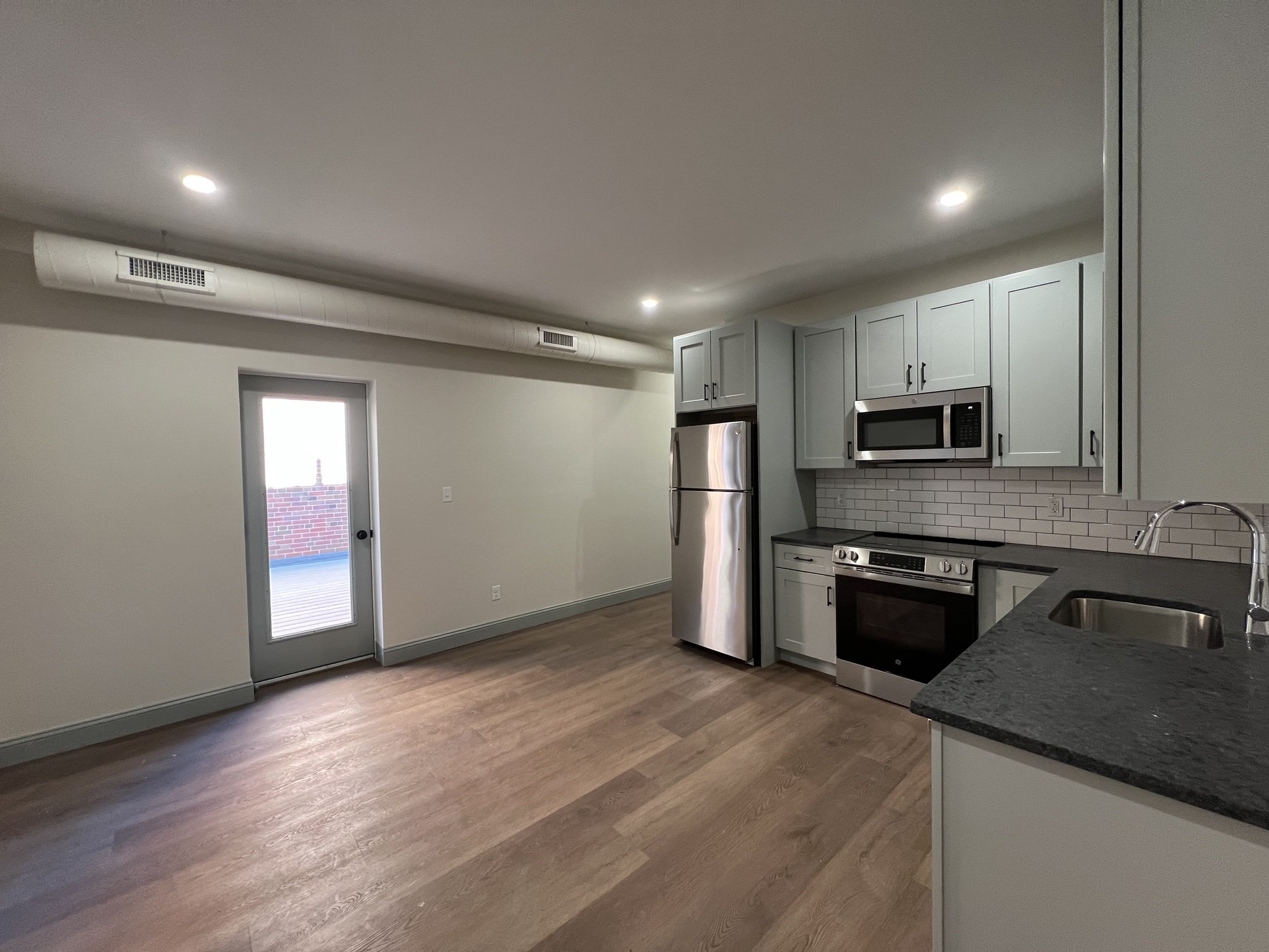 160 Seabury St # 12 Property Photo 1