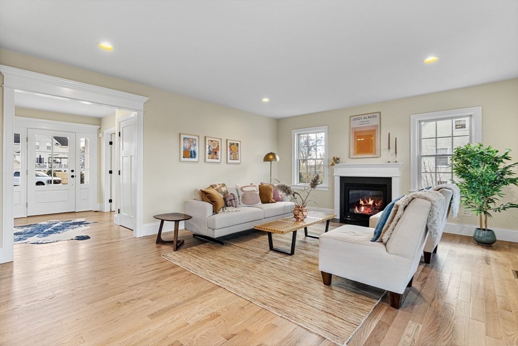 37 Lantern Lane Property Photo 4