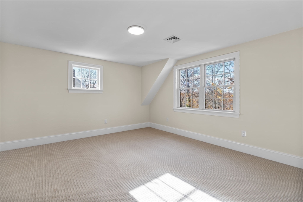 37 Lantern Lane Property Photo 29