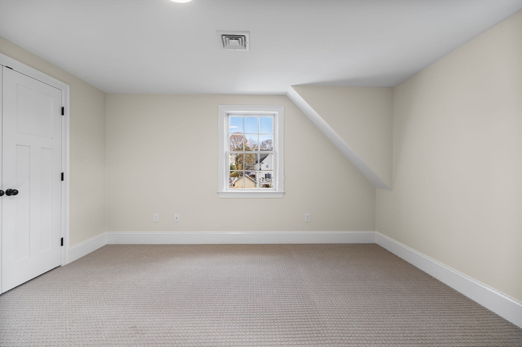 37 Lantern Lane Property Photo 30