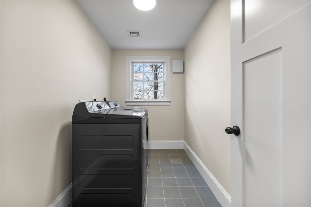 37 Lantern Lane Property Photo 36