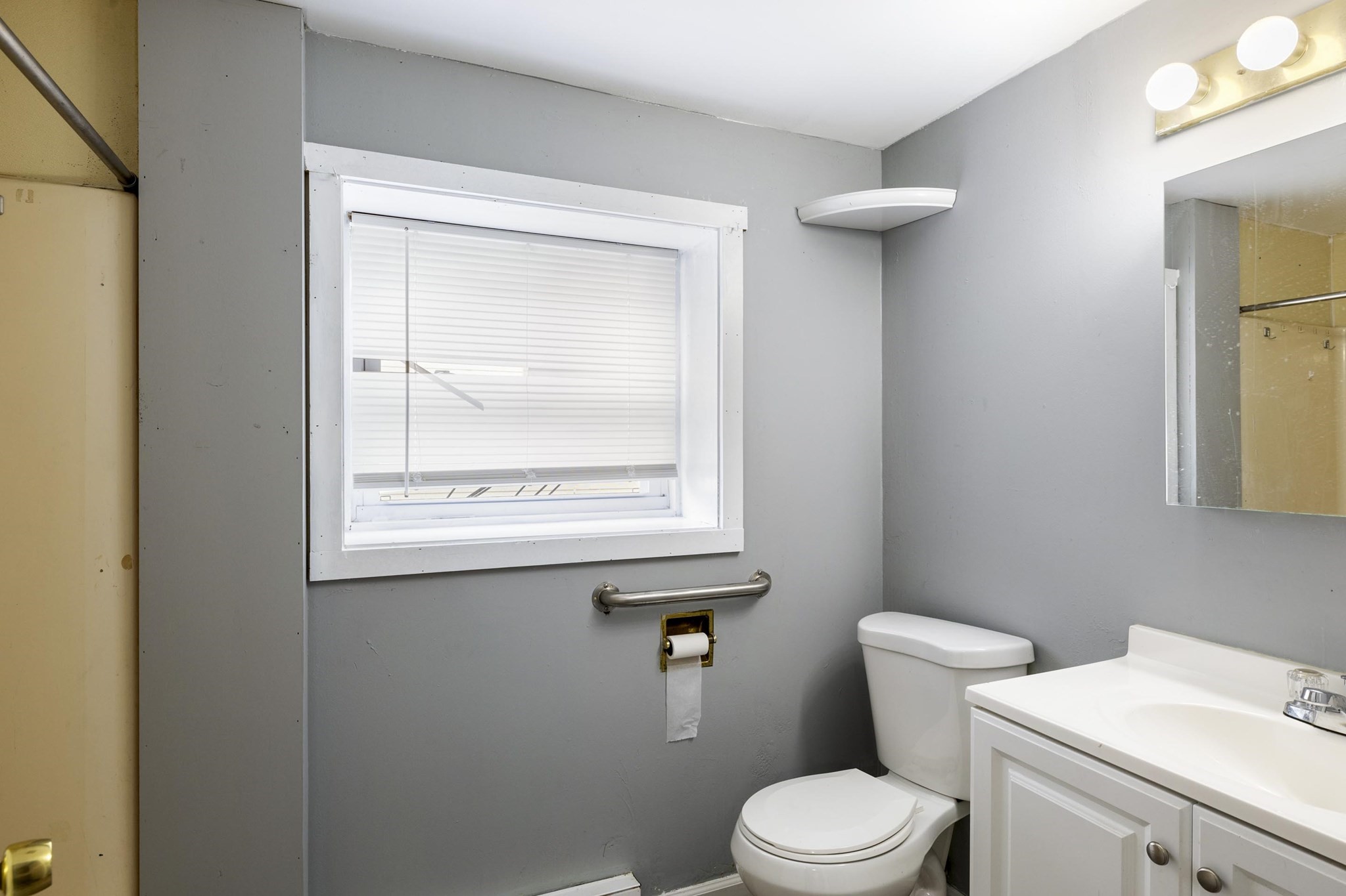 50 E Main St Property Photo 9